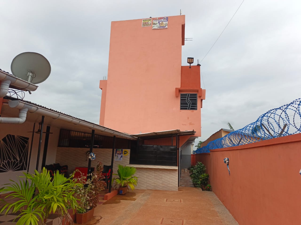 zina auberge batiment